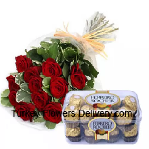 Mazzo di 12 rose rosse con riempitivi stagionali insieme a 16 Pz Ferrero Rochers